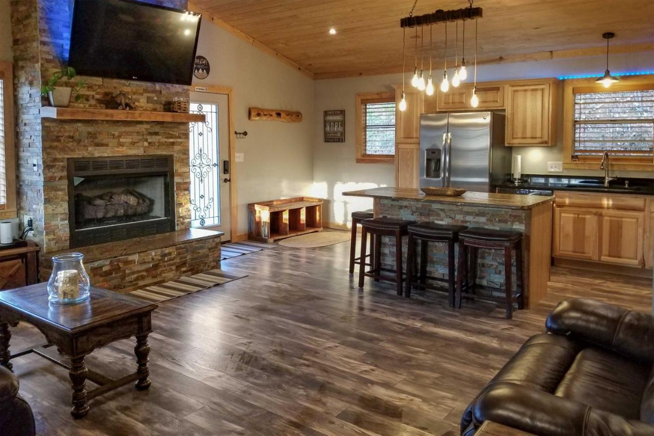 Secluded Cabin With Hot Tub, 3 Mi To Pigeon Forge! Sevierville Exteriör bild